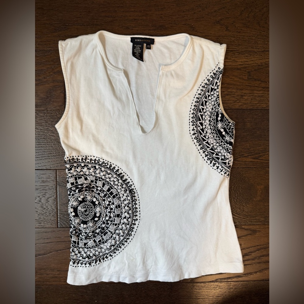 Y2K 2000'S BCBG  Tank Top Sleeveless Embroidered White Sz XS Fairy‎ Euro V Neck